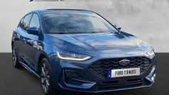 Chromablau Gebraucht 2023 Ford Focus ST-Line X Limousine | 25.980 € (Fairer Preis)