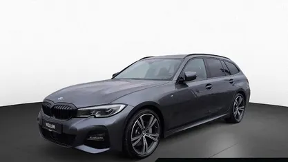 Grau Gebraucht 2022 BMW 330 Shadowline Kombi | 36.950 € (Fairer Preis)