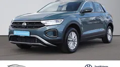 Blau Gebraucht 2024 VW T-Roc Life SUV | 28.580 € (Guter Preis)