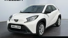 Weiss Gebraucht 2022 Toyota Aygo X-play Kleinwagen | 13.880 € (Fairer Preis)