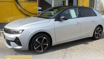 Gebraucht Opel Astra 131 PS (96 kW) 2024 Silber Limousine
