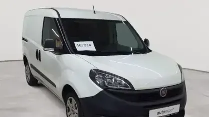 Begagnad Fiat Doblò Basis 101 HK (74 kW) 2022 Vit Minibuss