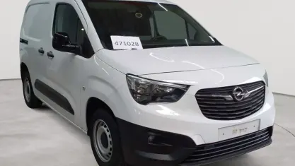 Gebraucht Opel Combo 102 PS (75 kW) 2024 Kaolin weiß Van / Kleinbus