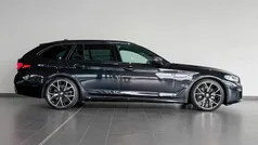 Black sapphire metallic (schwarz) Gebraucht 2022 BMW 540 M Sport Kombi | 43.488 € (Fairer Preis)