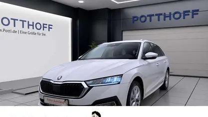 Weiss Gebraucht 2023 Skoda Octavia Style Kombi | 23.443 € (Fairer Preis)