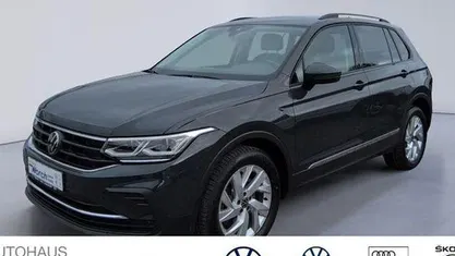 Uranograu Gebraucht 2022 VW Tiguan Life SUV | 30.689 € (Fairer Preis)
