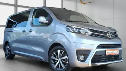 Gebraucht Toyota Proace Verso 177 PS (130 kW) 2023 Silber metallic Kombi