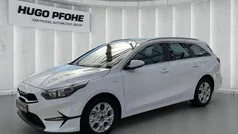 Carraraweiss uni Neu 2025 Kia Ceed Vision Kombi | 23.215 € (Fairer Preis)