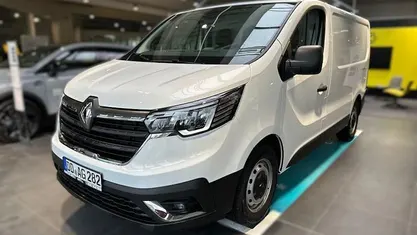 Weiß Gebraucht 2024 Renault Trafic Komfort Van / Kleinbus | 27.990 € (Guter Preis)