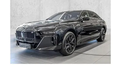 Gebraucht 2025 BMW M760e M Sport Limousine | 159.990 €
