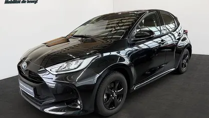Schwarz Gebraucht 2023 Toyota Yaris Hybrid Basis Limousine | 20.490 € (Fairer Preis)