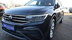 Deep black perleffekt (metallic) Gebraucht 2024 VW Tiguan Allspace Pro SUV | 32.880 € (Fairer Preis)