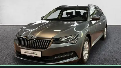 Gebraucht Skoda Superb Ambition 150 PS (110 kW) 2022 Graphitegrau metallic Kombi