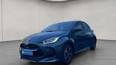 Grün Neu 2025 Toyota Yaris Limousine | 25.890 € (Fairer Preis)