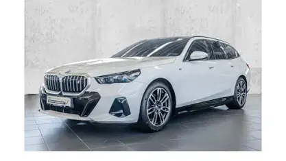 Gebraucht BMW i5 M Sport 250 kW (340 PS) 2025 Weiß Kombi
