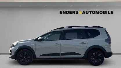 Neu Dacia Jogger Expression 154 PS (113 kW) 2026 Beige Van / Kleinbus