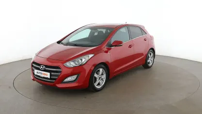 Gebraucht Hyundai i30 Passion 101 PS (74 kW) 2017 Rot Limousine