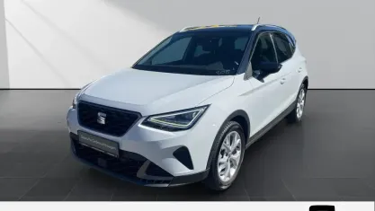 Używany Seat Arona FR 110 KM (80 kW) 2023 Biały SUV