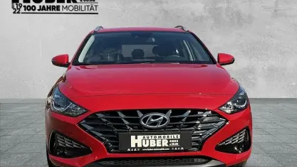 Gebraucht Hyundai i30 Select 120 PS (88 kW) 2023 Rot Kombi