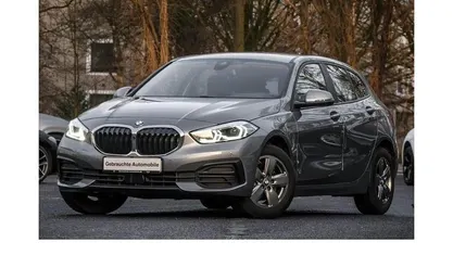Grau Gebraucht 2022 BMW 118 Advantage Kleinwagen | 20.690 € (Fairer Preis)