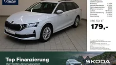 Moonweiß metallic Gebraucht 2024 Skoda Octavia Selection Kombi | 30.340 € (Fairer Preis)