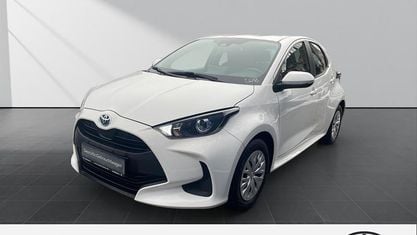 Gebraucht Toyota Yaris Hybrid Business Edition 116 PS (85 kW) 2024 Pure) white ii (weiss Kleinwagen