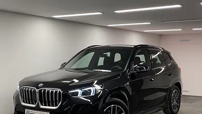 Saphirschwarz Gebraucht 2025 BMW X1 Comfort Edition SUV | 46.850 € (Guter Preis)