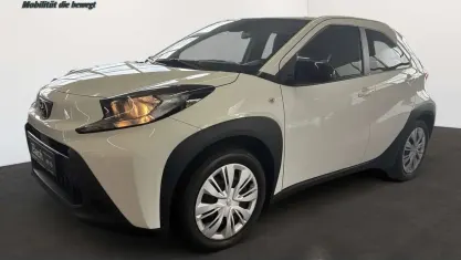 Gebraucht Toyota Aygo X Play 72 PS (52 kW) 2024 Weiß SUV