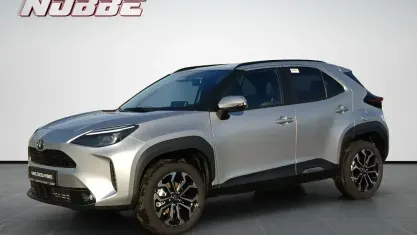 Nowe Toyota Yaris Cross 131 KM (96 kW) 2026 Srebrny SUV