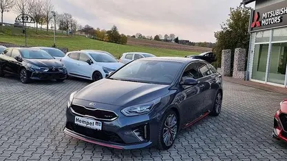 Grau Gebraucht 2021 Kia ProCeed GT Kleinwagen | 26.590 € (Fairer Preis)