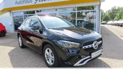 Gebraucht Mercedes GLA180 150 PS (110 kW) 2024 Schwarz SUV