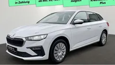 Moonweiss metallic Gebraucht 2024 Skoda Scala Essence Kleinwagen | 18.999 € (Guter Preis)
