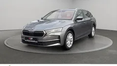 Grau Gebraucht 2024 Skoda Octavia Selection Kombi | 29.990 € (Guter Preis)
