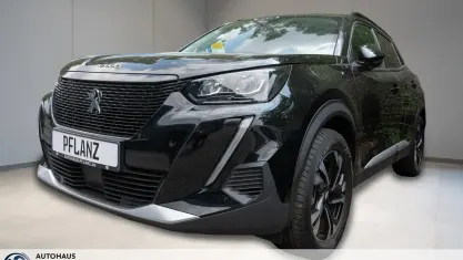 Gebraucht Peugeot e-2008 Allure 100 kW (136 PS) 2021 Schwarz SUV