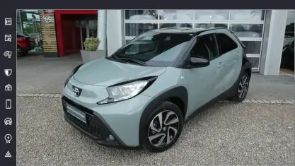 Gebraucht Toyota Aygo X Team 72 PS (52 kW) 2024 Urban khaki / black SUV