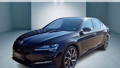 Käytetty Skoda Superb SportLine 150 HP (110 kW) 2022 Musta Sedan