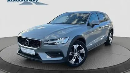 Vapour grey (grau) Gebraucht 2023 Volvo V60 CC Plus Kombi | 40.460 € (Fairer Preis)