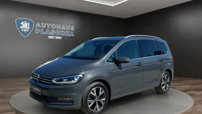 Gebraucht VW Touran Highline 150 PS (110 kW) 2023 Delfingrau Van / Kleinbus
