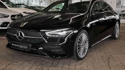 Metalliclack kosmosschwarz Gebraucht 2024 Mercedes CLA200 AMG Coupé | 36.490 € (Fairer Preis)