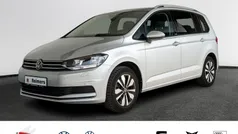 Silber Gebraucht 2024 VW Touran Move Van / Kleinbus | 37.490 € (Fairer Preis)
