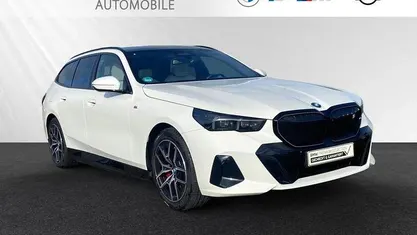 Gebraucht BMW i5 Comfort Edition 250 kW (340 PS) 2024 Alpinweiss Kombi