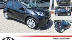Black mica Gebraucht 2023 Toyota Aygo Play Kleinwagen | 15.250 € (Fairer Preis)