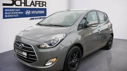 Gebraucht Hyundai ix20 Space 125 PS (91 kW) 2019 Olivine grey Kleinwagen