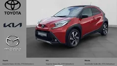 Chili red (3u4)/ black mica (2 Gebraucht 2022 Toyota Aygo X-plore Kleinwagen | 15.750 € (Fairer Preis)