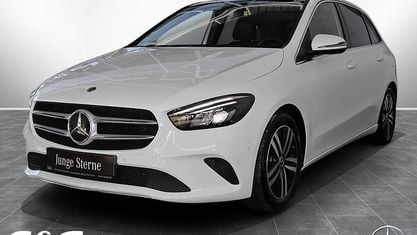 Używany Mercedes B200 Progressive 163 KM (119 kW) 2022 Biały Minivan