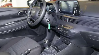 Gebraucht Hyundai i20 Trend 101 PS (74 kW) 2023 Phantom black Kleinwagen