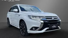Weiß Gebraucht 2017 Mitsubishi Outlander P-HEV Top SUV | 18.899 € (Guter Preis)