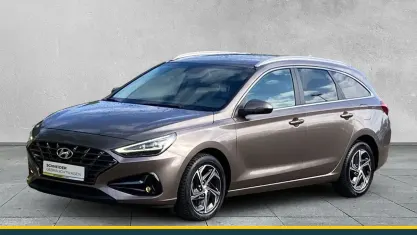 Gebraucht Hyundai i30 Trend 120 PS (88 kW) 2023 Silky bronze Kombi