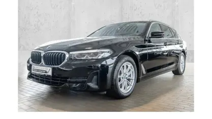Gebraucht BMW 520 Sport Line 190 PS (139 kW) 2023 Schwarz Limousine