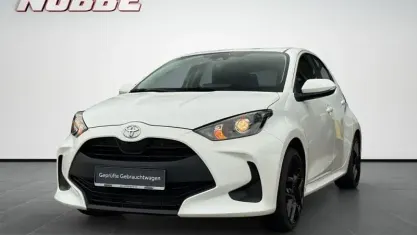 Gebraucht Toyota Yaris Comfort 72 PS (52 kW) 2023 Schneeweiß Kleinwagen